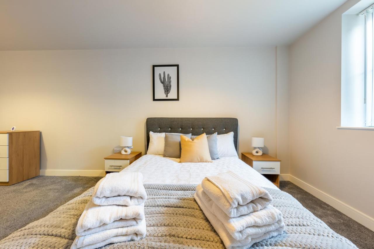 Lovely 4-Sleeper Apartment In Central Slough With Free Parking エクステリア 写真