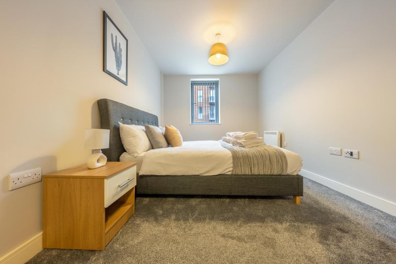 Lovely 4-Sleeper Apartment In Central Slough With Free Parking エクステリア 写真