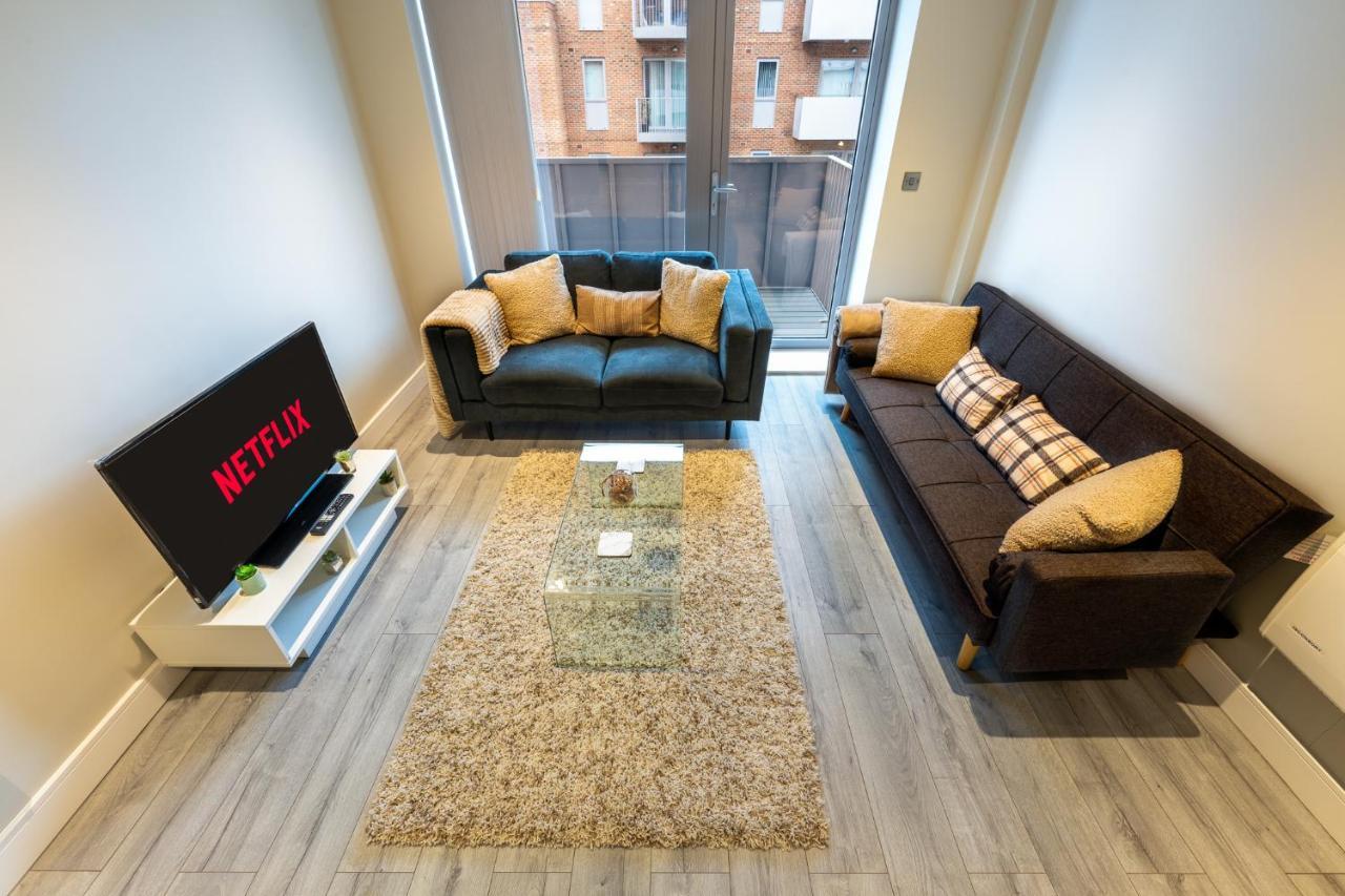 Lovely 4-Sleeper Apartment In Central Slough With Free Parking エクステリア 写真