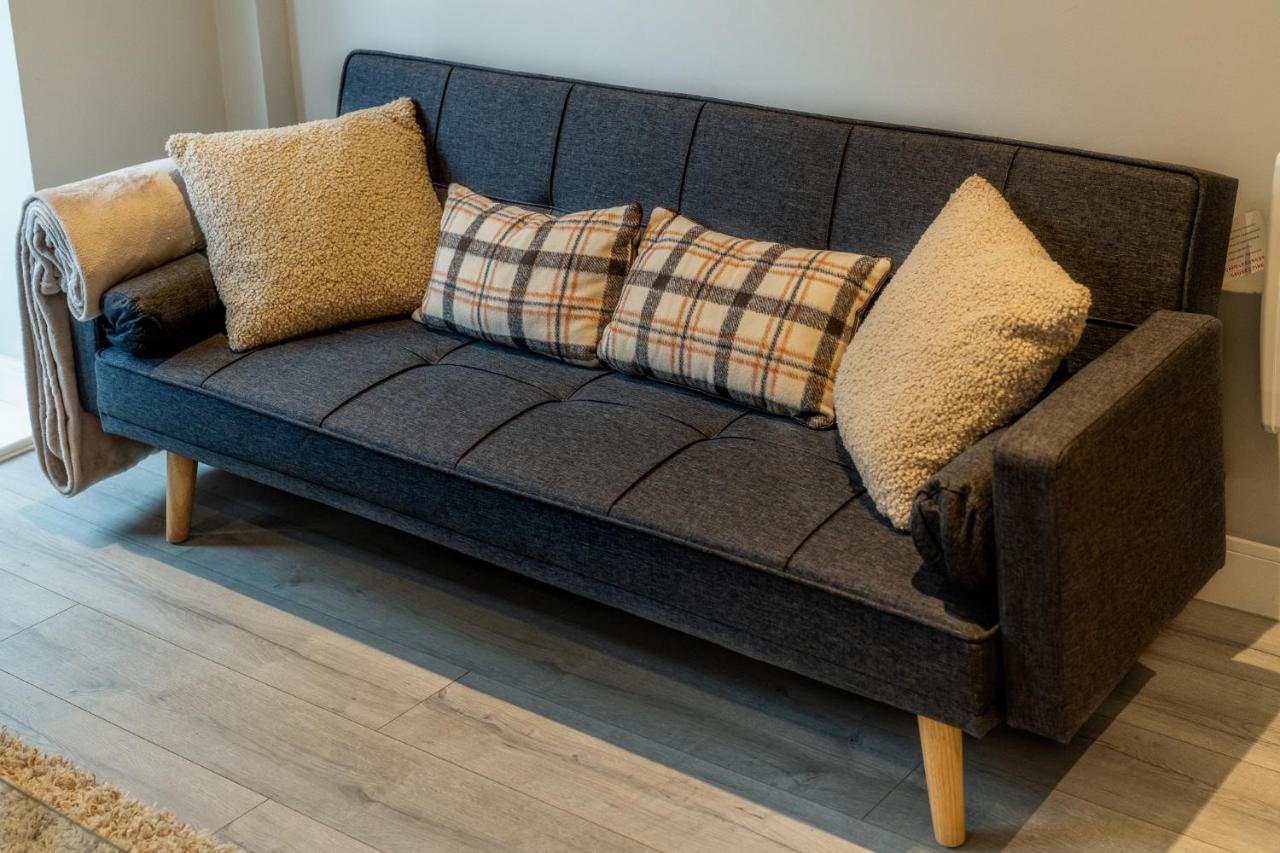 Lovely 4-Sleeper Apartment In Central Slough With Free Parking エクステリア 写真