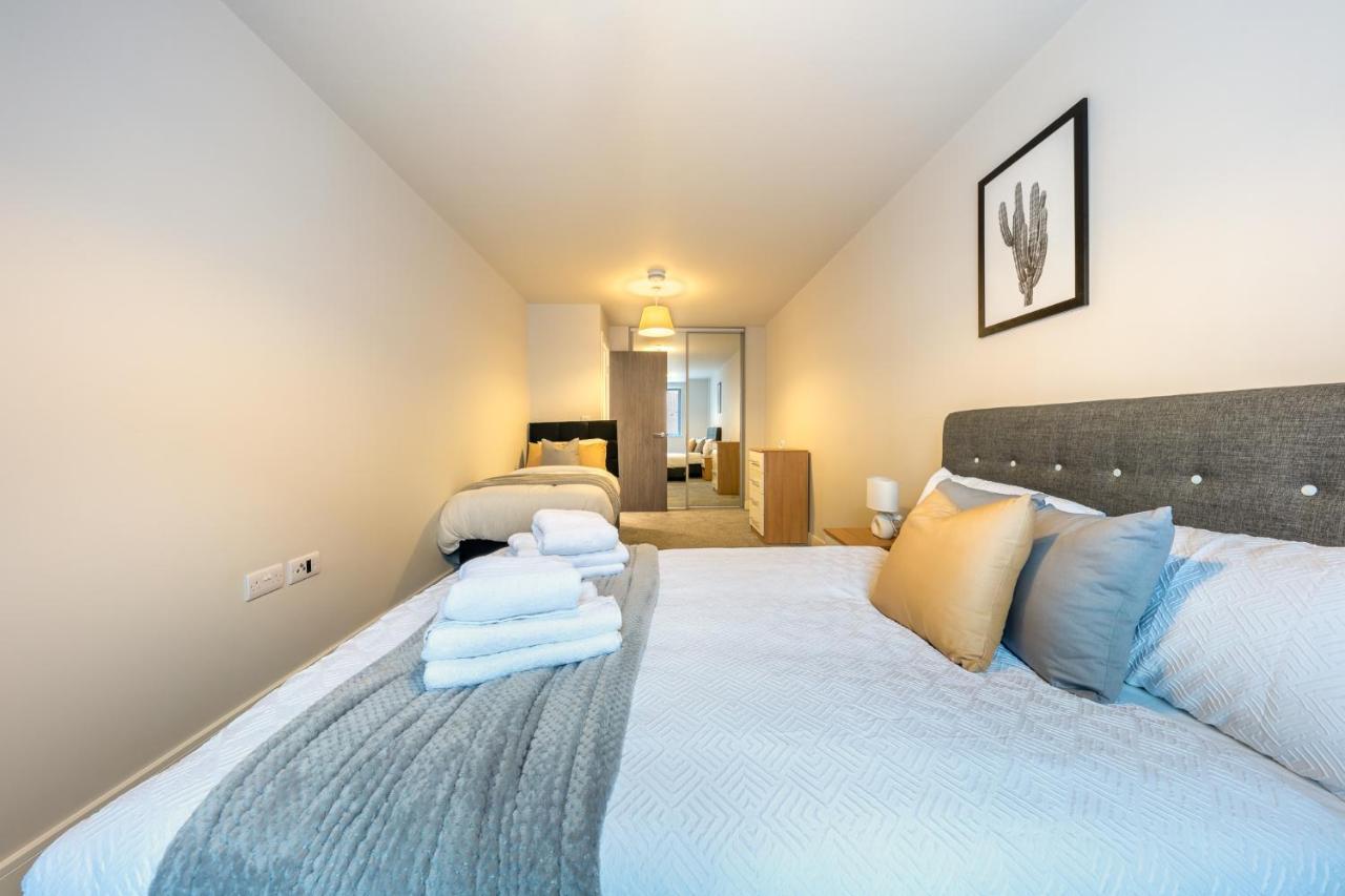 Lovely 4-Sleeper Apartment In Central Slough With Free Parking エクステリア 写真