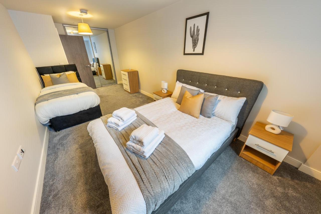 Lovely 4-Sleeper Apartment In Central Slough With Free Parking エクステリア 写真